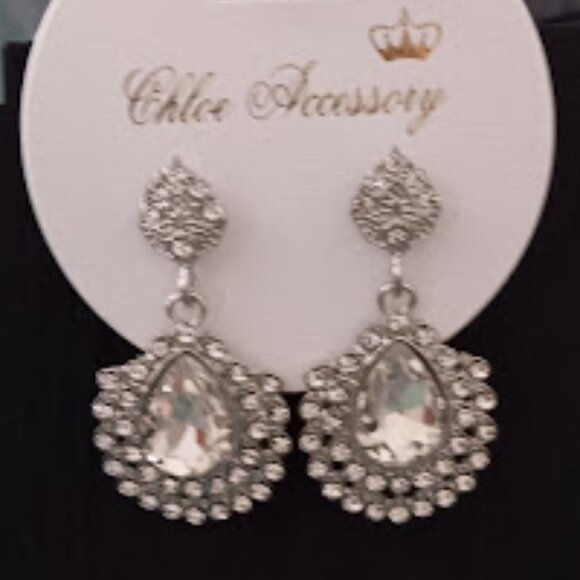 CHLOE ACCESSORY Glamorous Silver Clear Crystal Pear Shaped Drop Earrings**NEW! - Picture 3 of 4